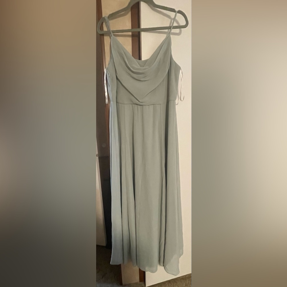 Chic Women's Maxi dress in light green